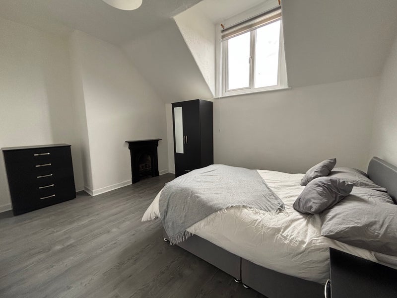 Room West Park Street in Kirklees