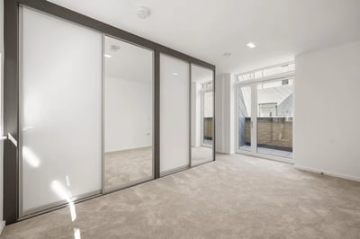 House Simon Close in Greater London