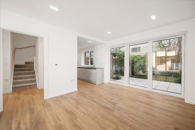 House Simon Close in Greater London