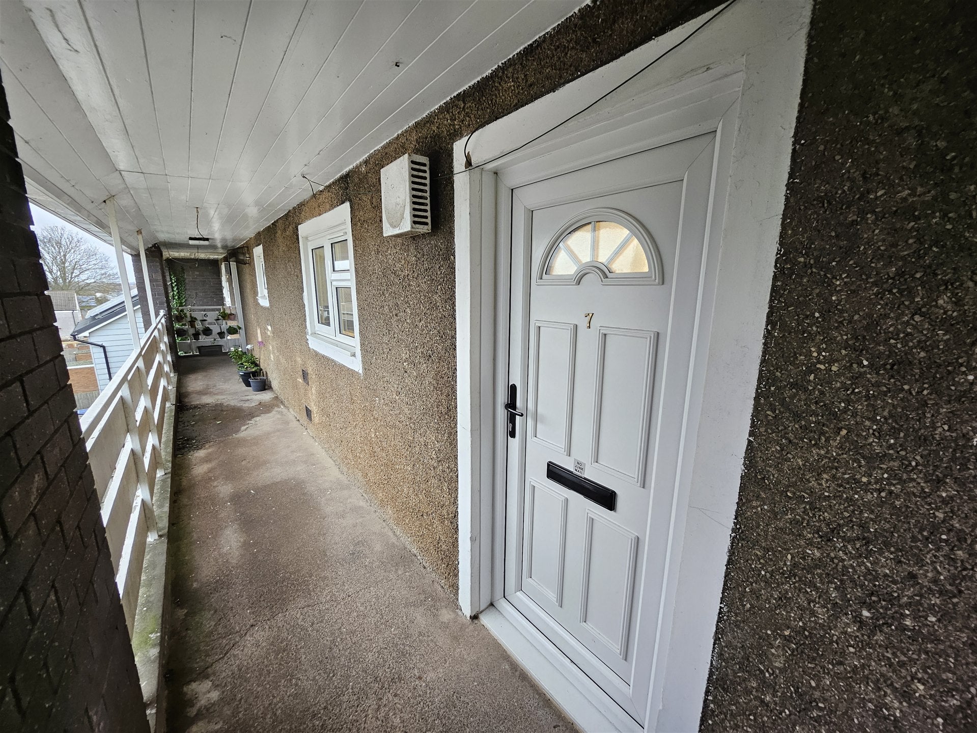 Flat Wroxall Drive in Coventry