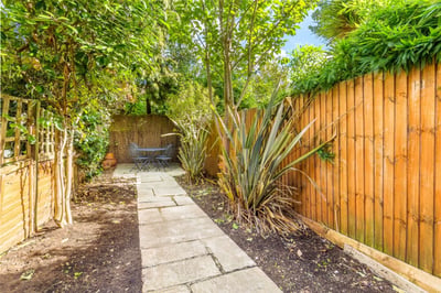 House Emlyn Road in Greater London