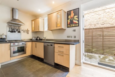 House Emlyn Road in Greater London