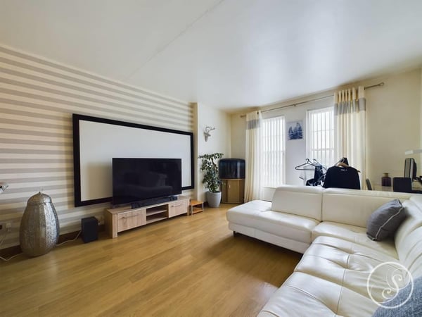 Flat Meanwood Road in Leeds