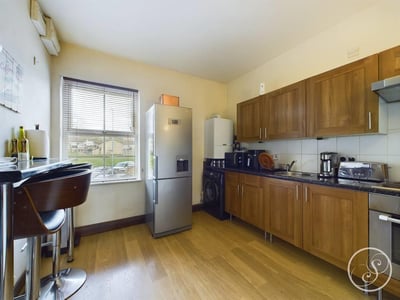 Flat Meanwood Road in Leeds