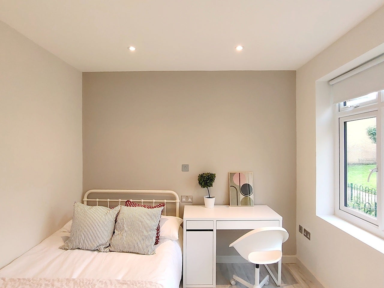 Room Ernest Street in Greater London