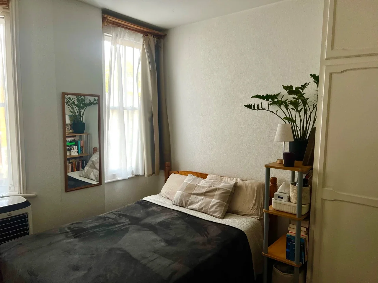 Room De Laune Street in Greater London