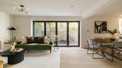 Flat Aintree Street in Greater London