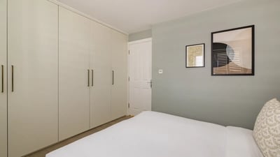 Flat Aintree Street in Greater London