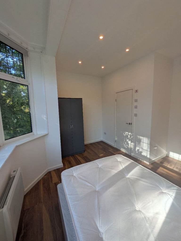 Flat Harewood Road in Greater London