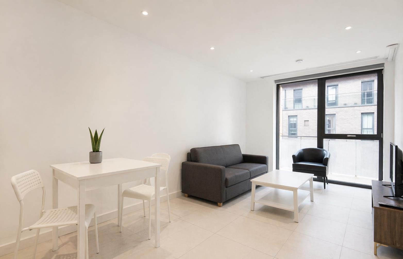 Flat Longford Street in Greater London