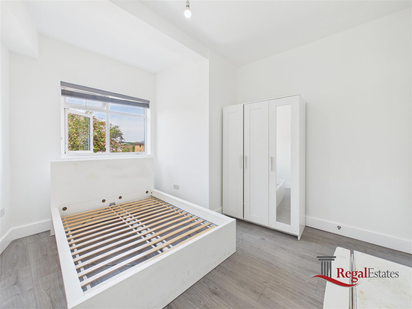 Room High Road in Greater London