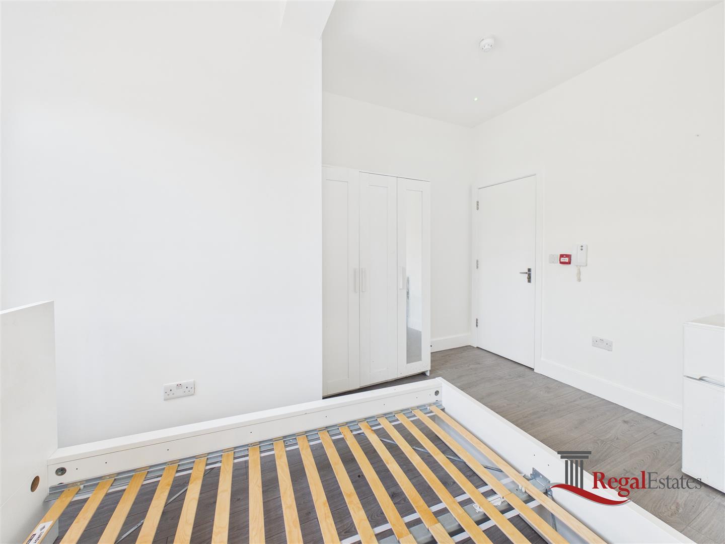 Room High Road in Greater London