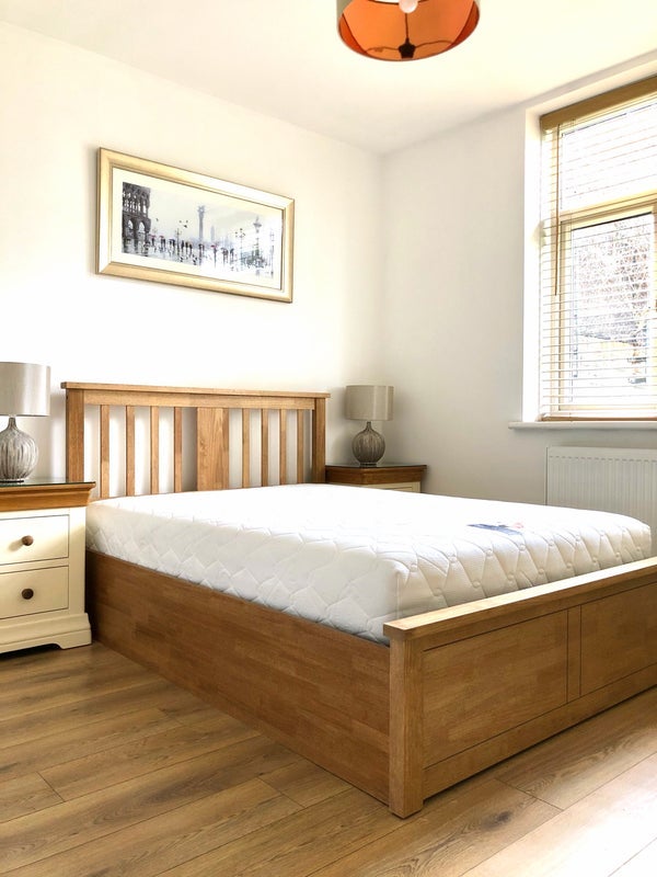 Room Kelmscott Gardens in Greater London