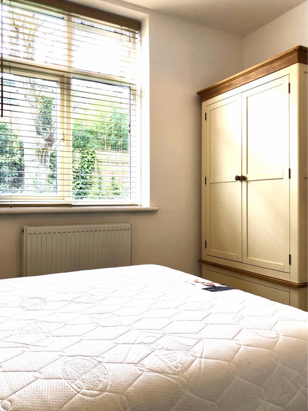 Room Kelmscott Gardens in Greater London