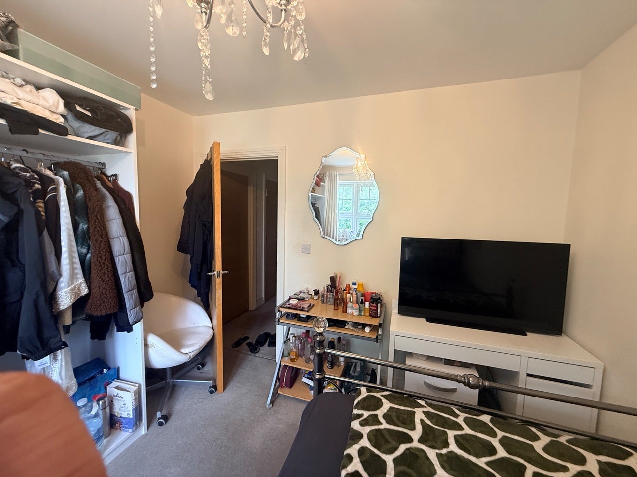 Room Shirley Road in Watford