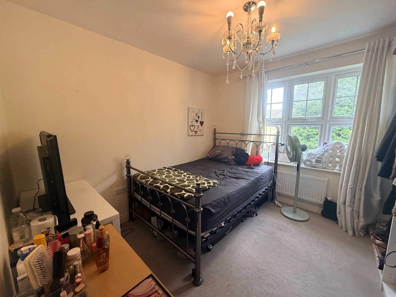 Room Shirley Road in Watford