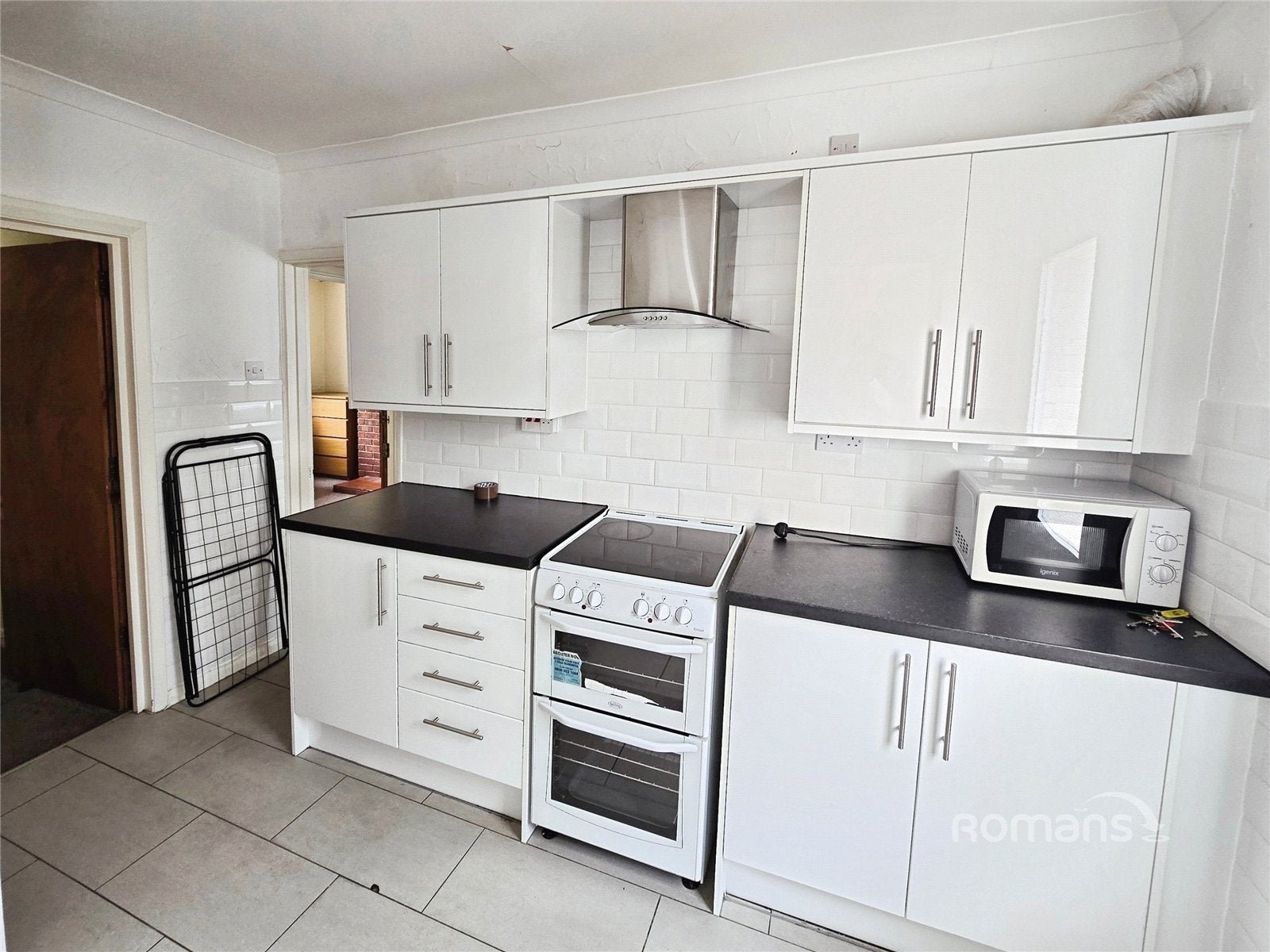 Room Larchwood Drive in Egham
