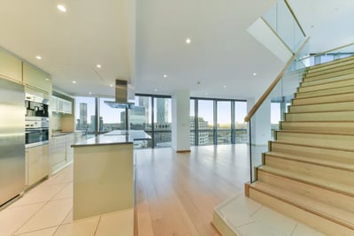 Flat Hertsmere Road in Greater London