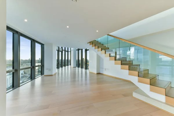 Flat Hertsmere Road in Greater London