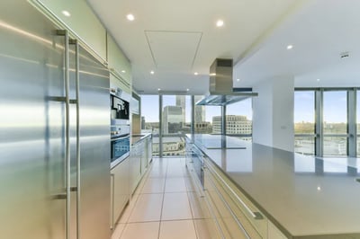 Flat Hertsmere Road in Greater London