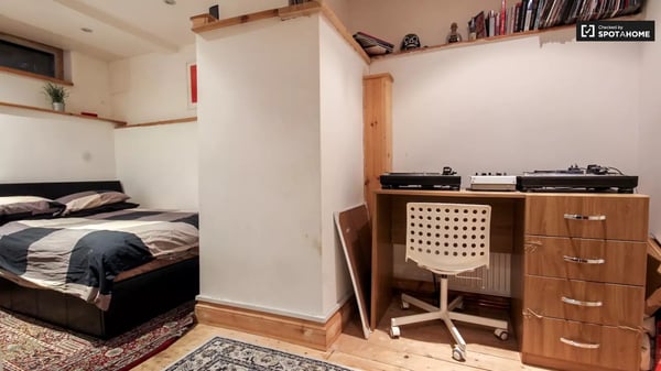 Room Cambridge Heath Road in Greater London