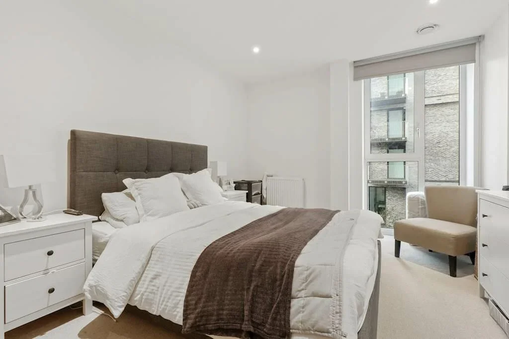 Flat Hoy Street in Greater London
