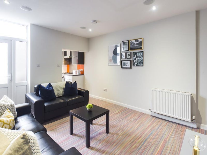 Room Carlton Road in Stoke-on-Trent