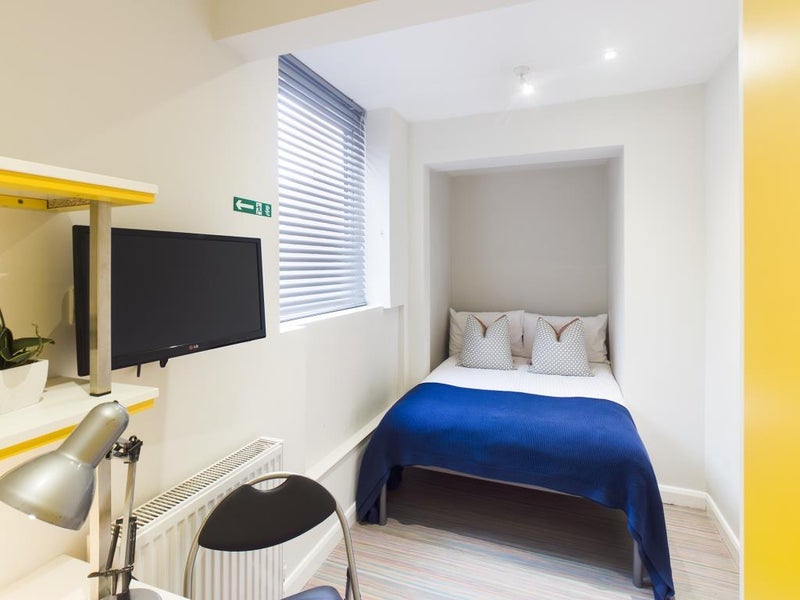 Room Carlton Road in Stoke-on-Trent