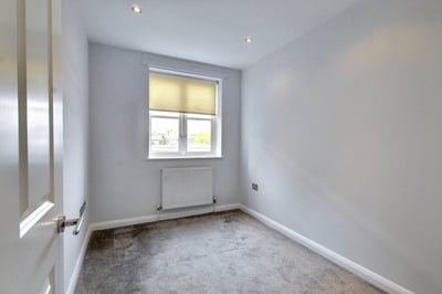 Flat Nightingale Lane in Greater London