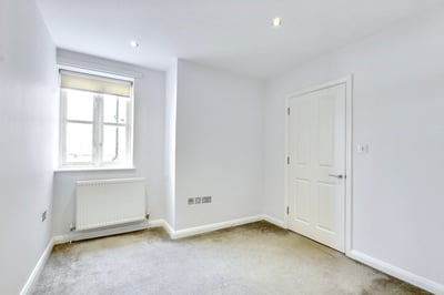 Flat Nightingale Lane in Greater London