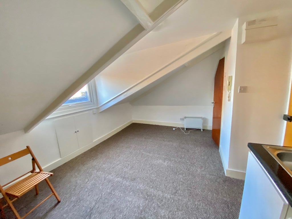 Room Farleigh Road in London