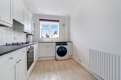 Flat Walton Road in Elmbridge