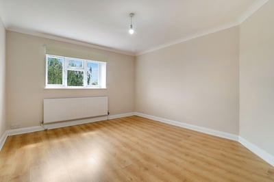 Flat Walton Road in Elmbridge