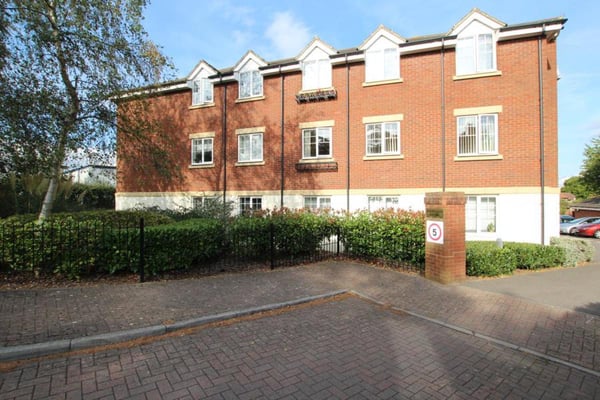 Flat Woodlands Lane in Bradley Stoke