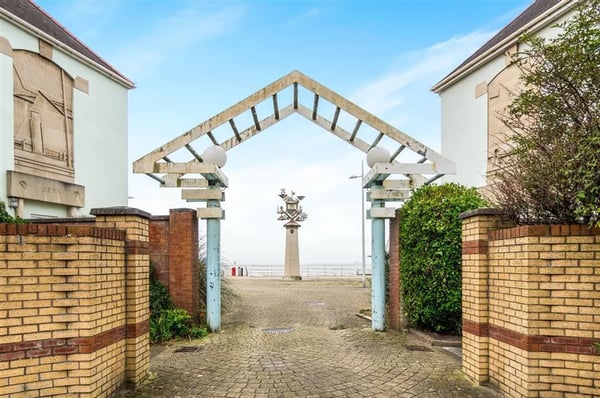 Flat Trawler Road in Swansea