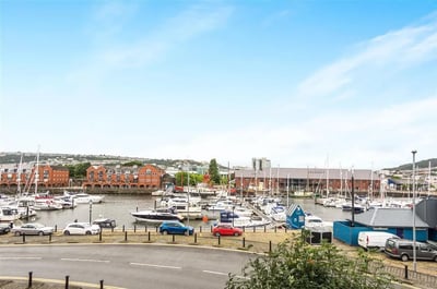 Flat Trawler Road in Swansea