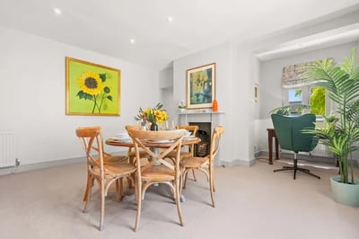 Flat Irving Road in Greater London