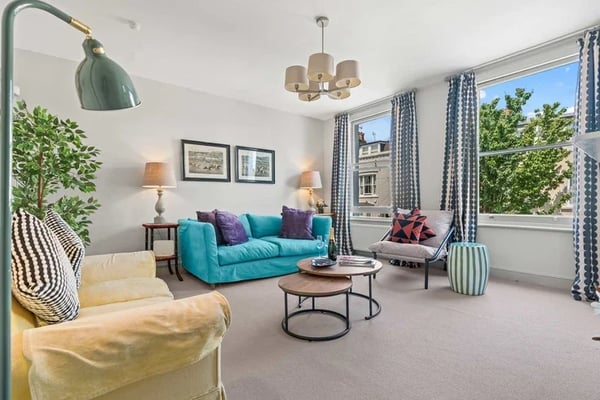 Flat Irving Road in Greater London