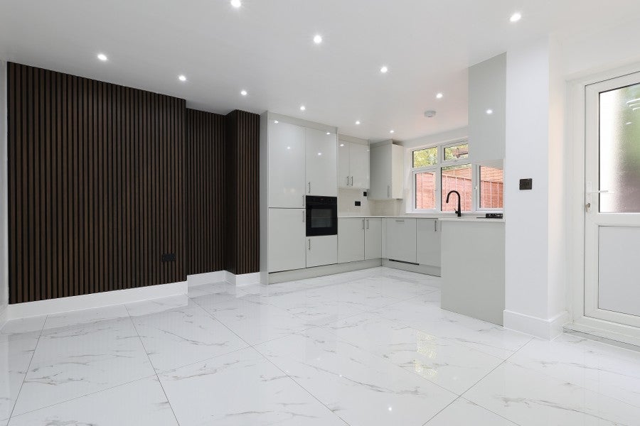 Flat Kingsgate Road in Greater London