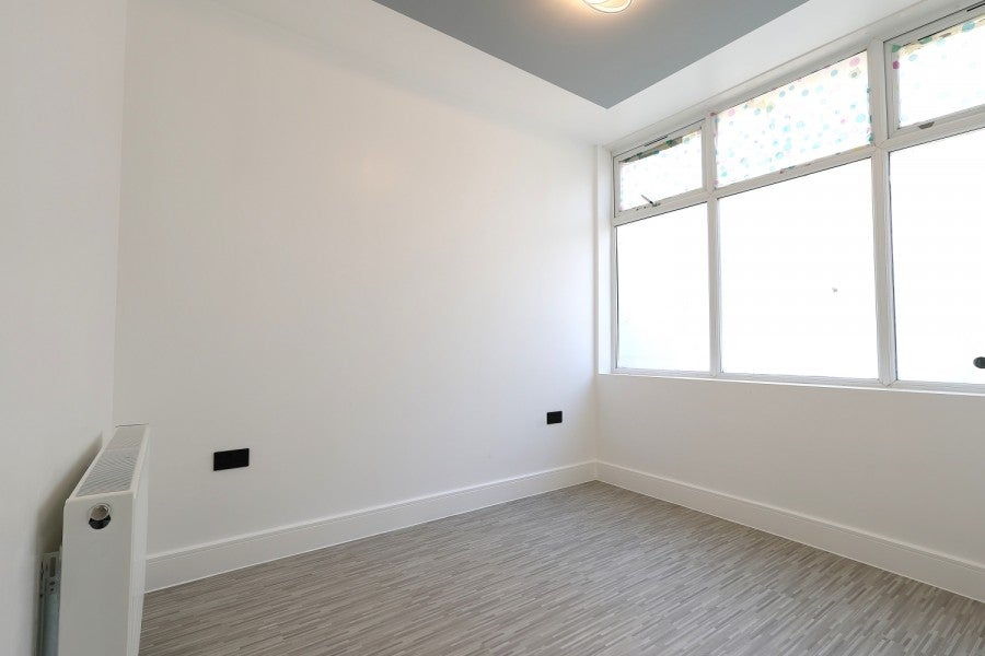 Flat Kingsgate Road in Greater London