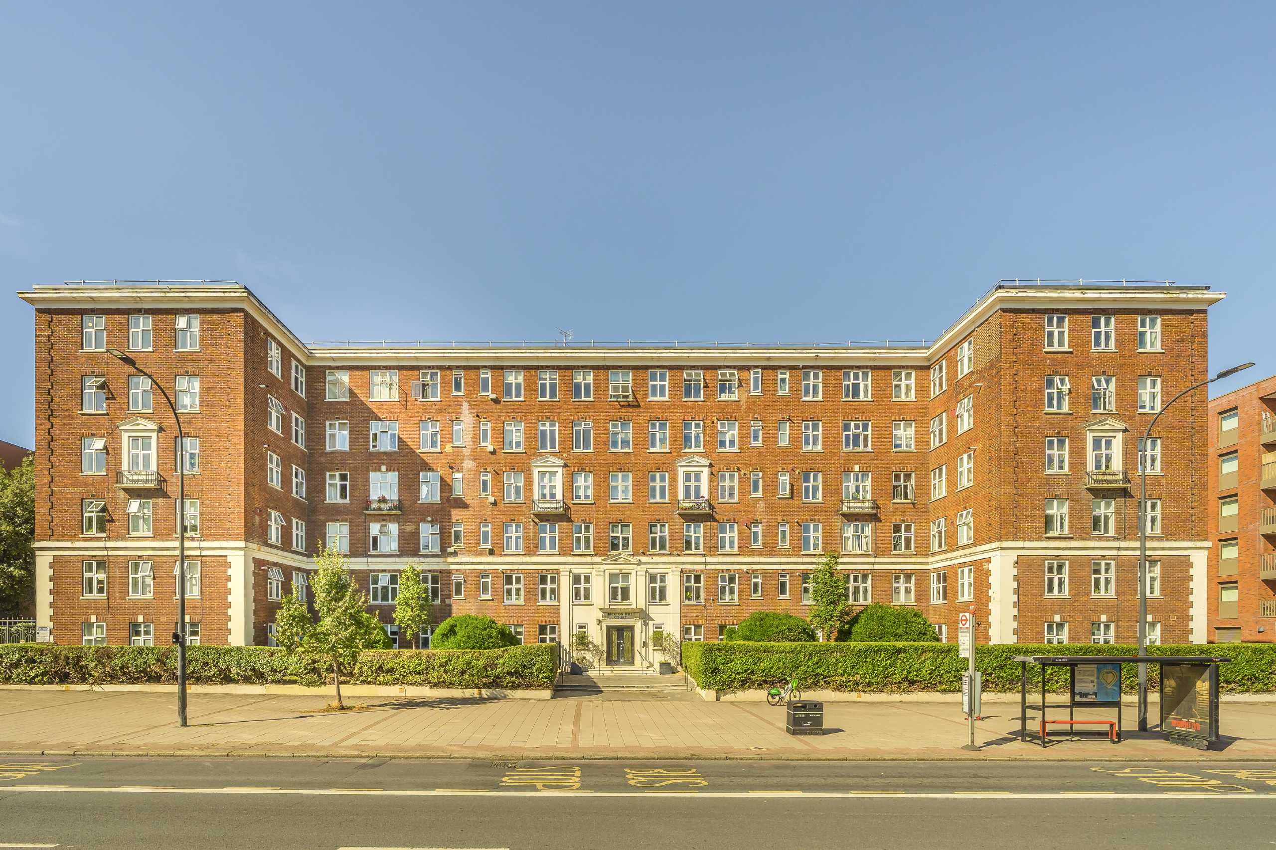 Flat Brixton Hill in Greater London