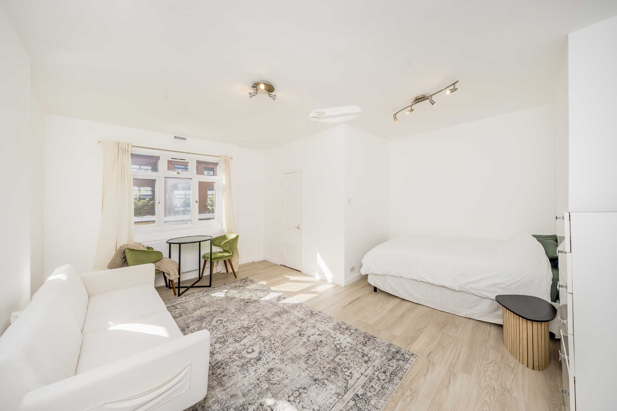 Flat Brixton Hill in Greater London