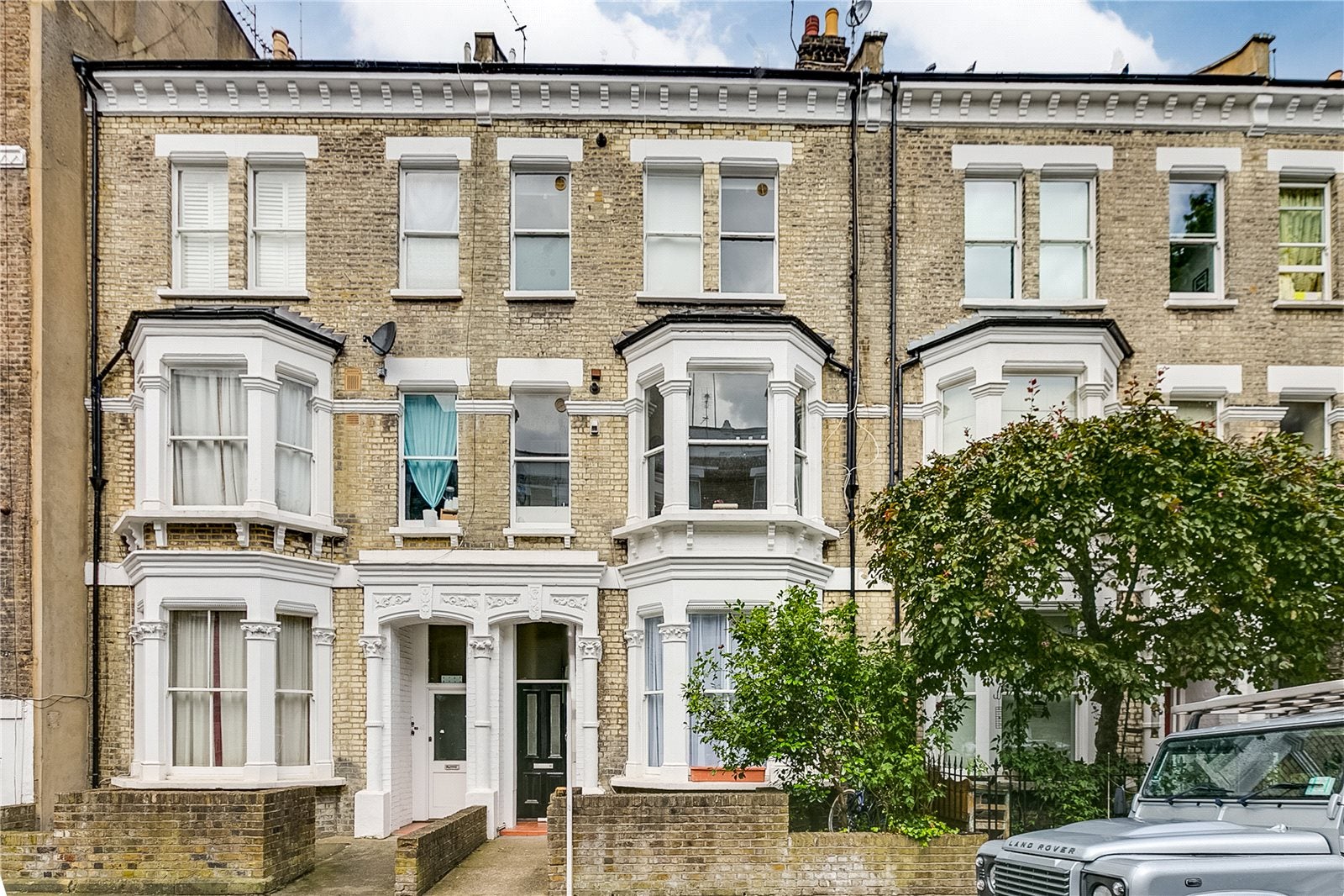Flat Gratton Road in Greater London