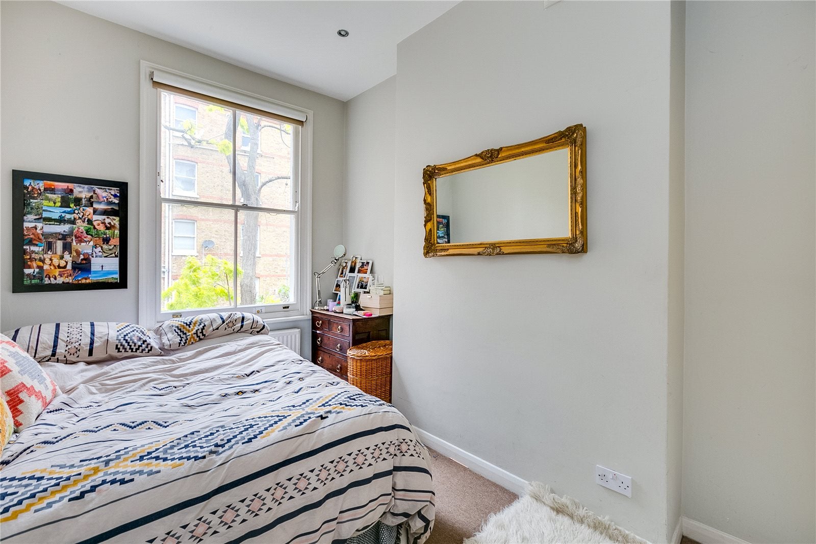 Flat Gratton Road in Greater London