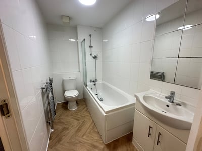 Flat Montague Road in Trafford