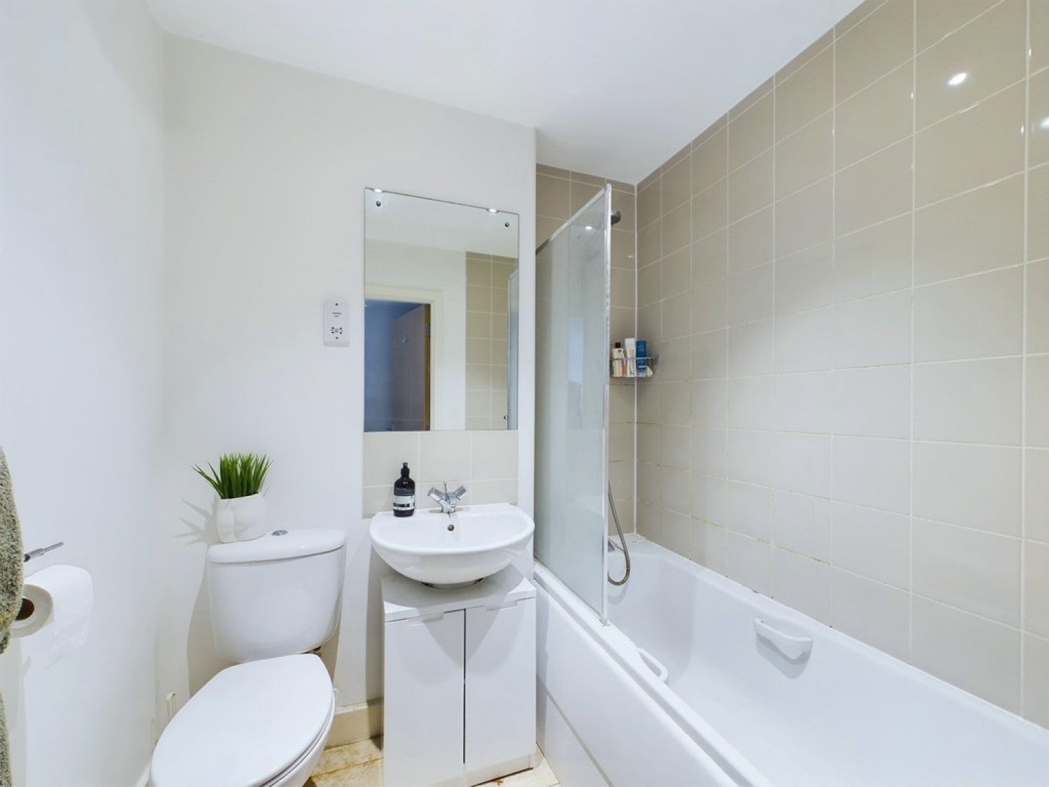 Flat Denham Road in Borough of Runnymede