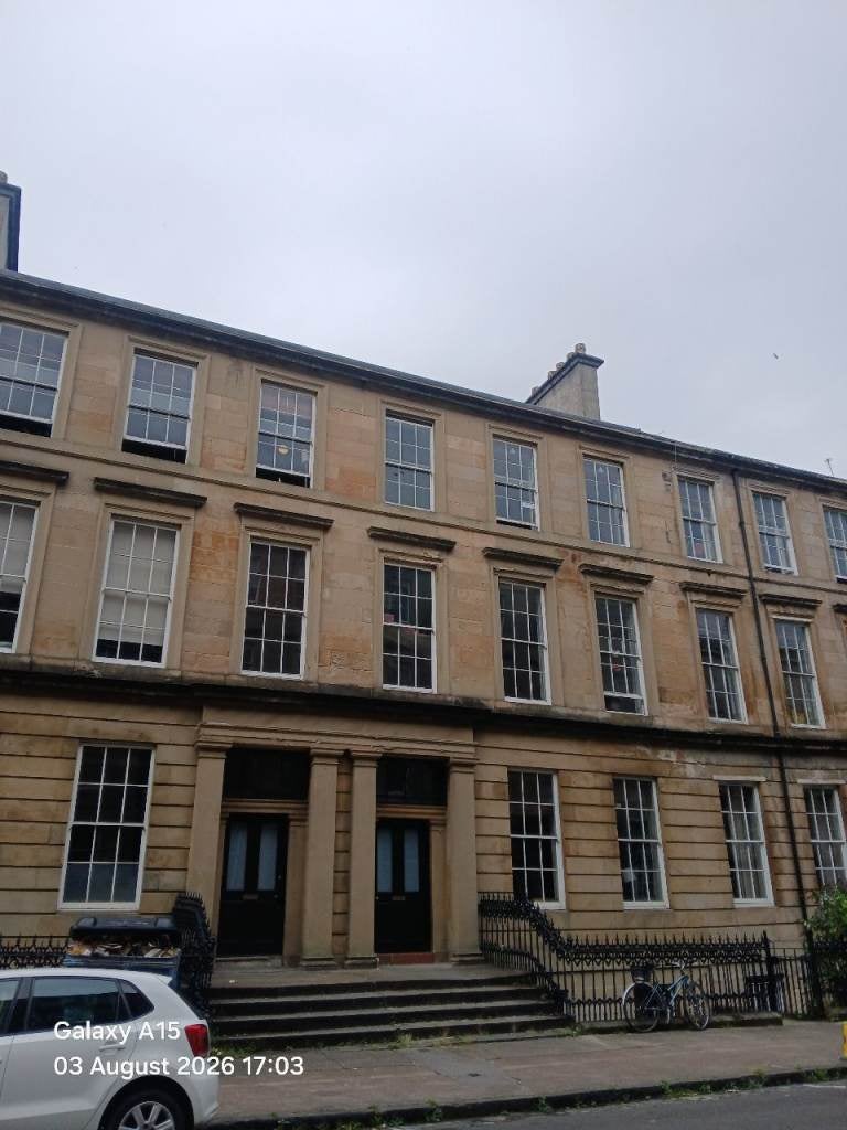 Flat Grosvenor Crescent in Glasgow