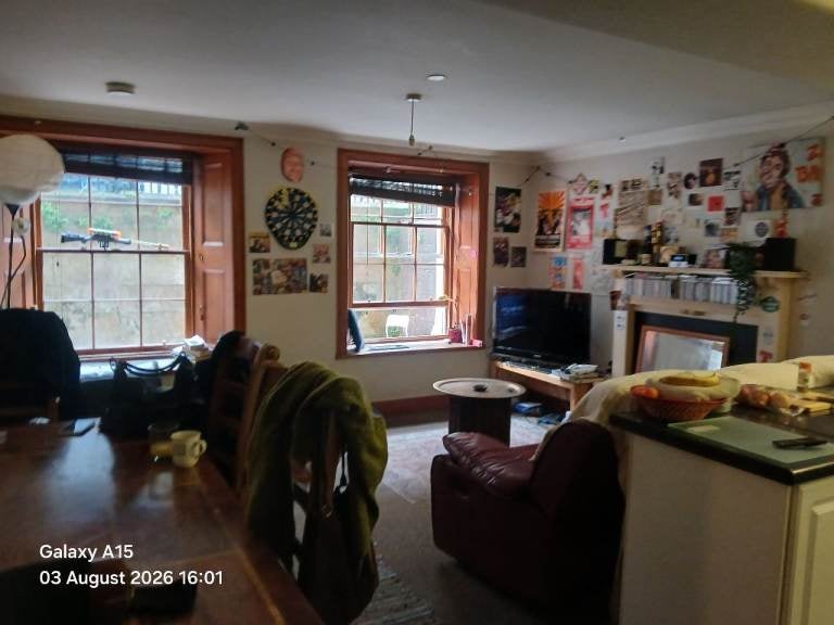 Flat Grosvenor Crescent in Glasgow