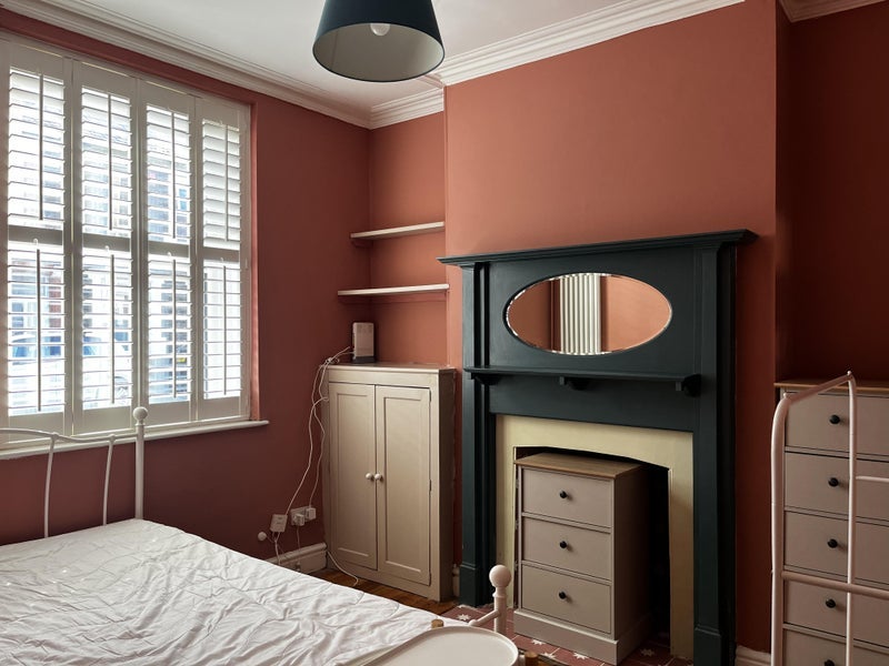 Room Cyfarthfa Street in Cardiff
