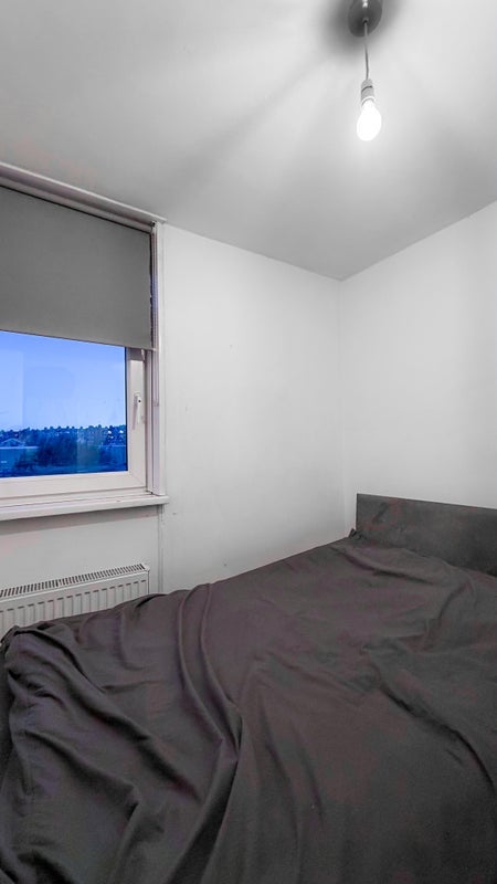Room Wick Road in Greater London